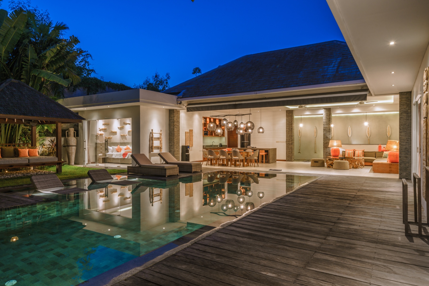 Lux 4bd Designer Villa 2min-Berawa Beach & Finns!, 4-bed villa for rent in Canggu – photo 4 of 15
