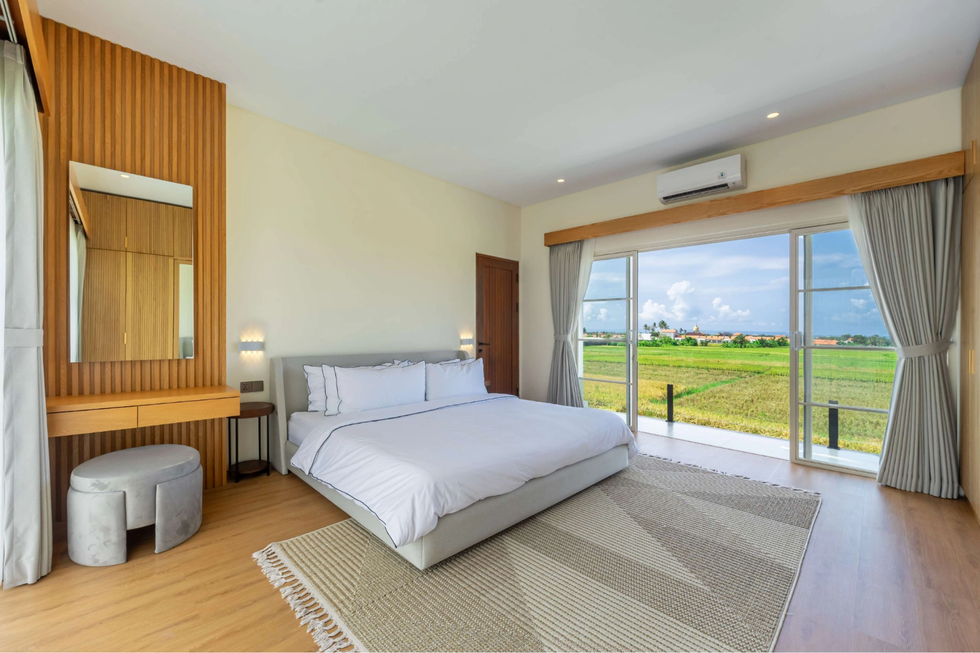 Coastal 2BR Seseh Beach Modern Tropical Masterpiece, 2-bed villa for rent in Seseh – photo 7 of 15