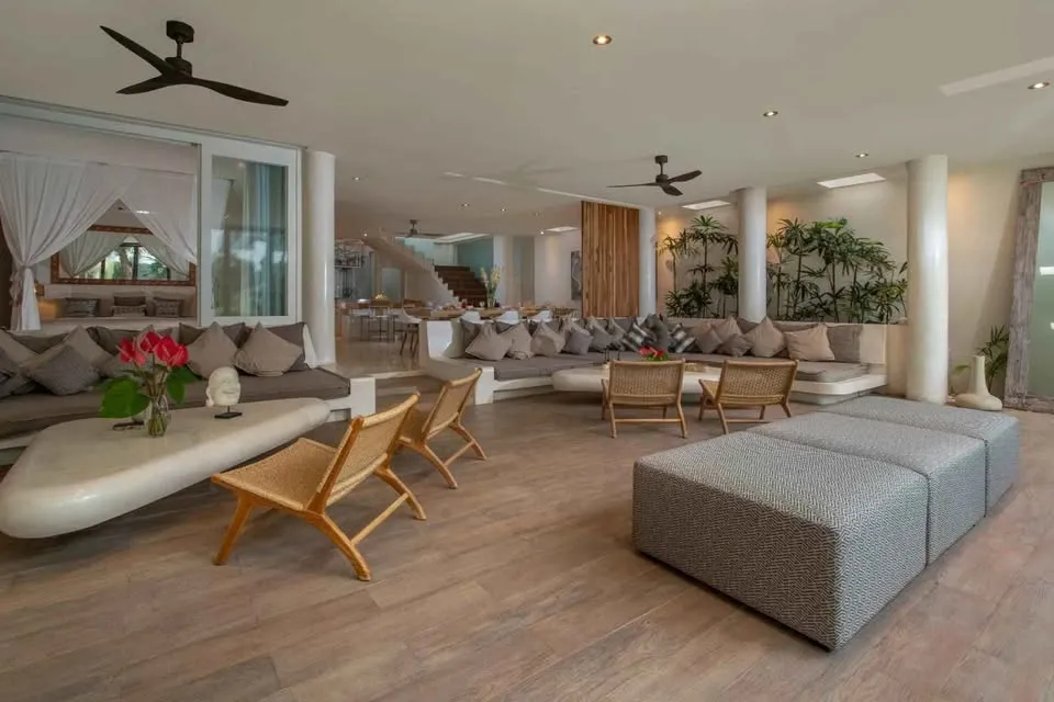 Luxury 5-Bedroom Ocean View Villa – Batu Belig, 5-bed villa for rent in Canggu – photo 2 of 11