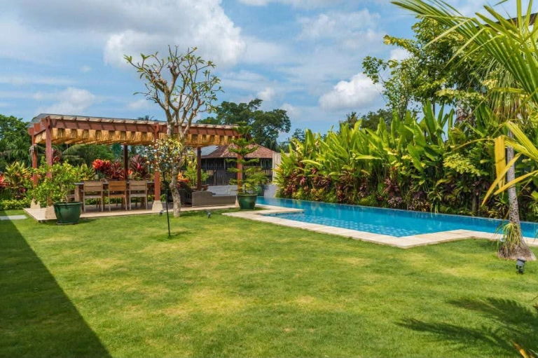 4 Bedrooms Villa for Monthly & Yearly Rent in Canggu-babakan, 4-bed villa for rent in Canggu – photo 3 of 13