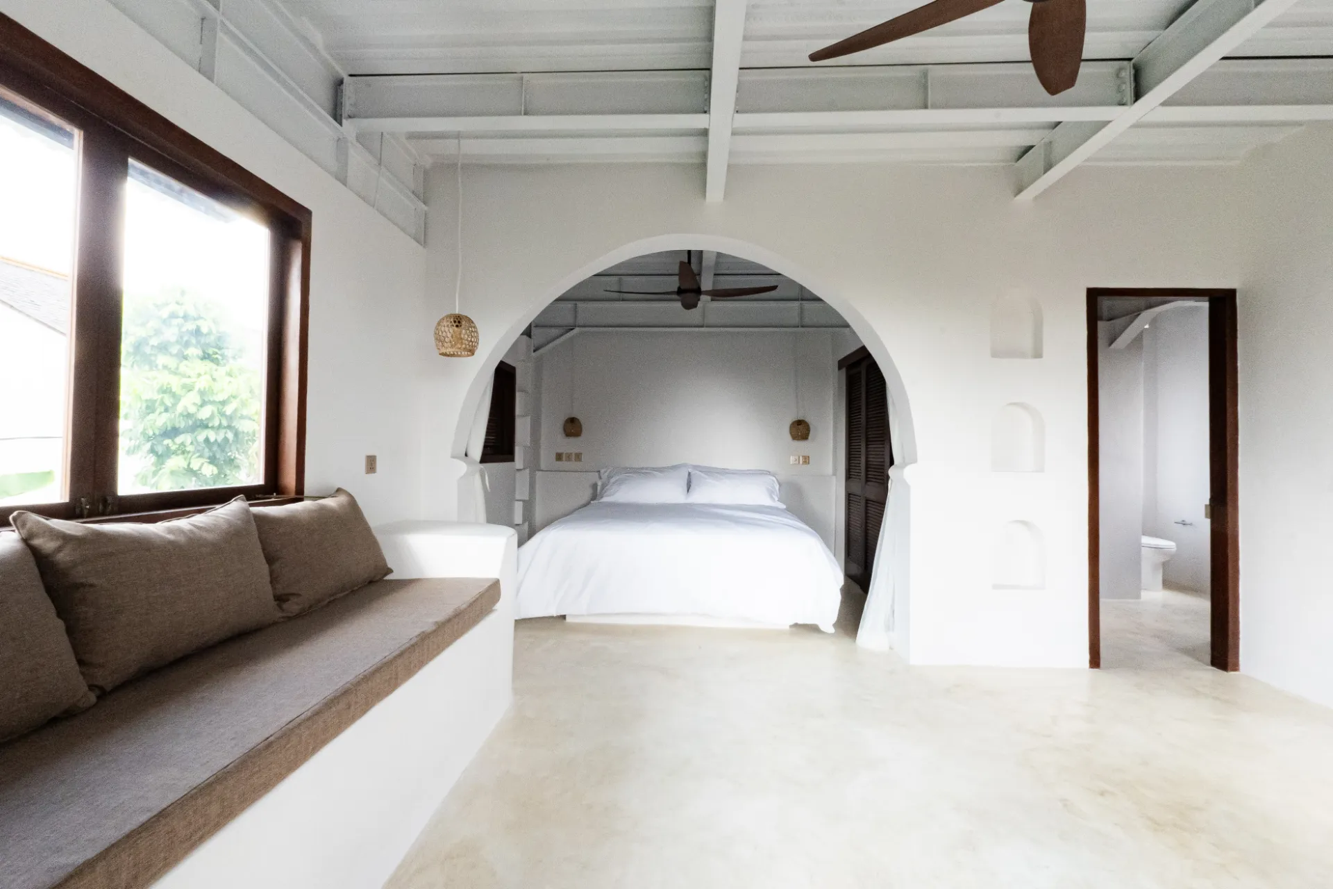 Mediterranean 1BR Apartment w/ Sunset Views and Pool Access, 1-bed villa for rent in Ubud – photo 13 of 15