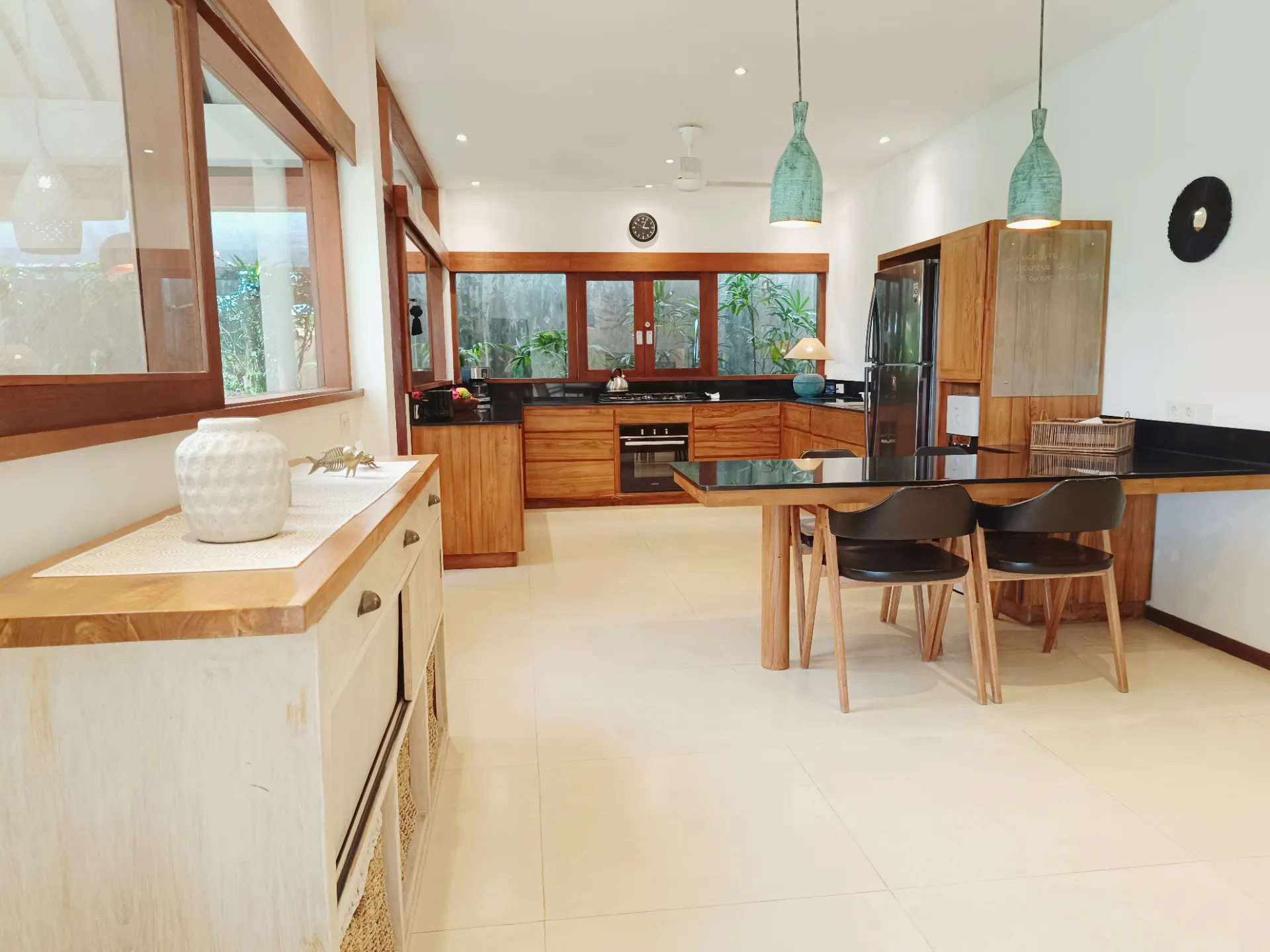 Spacious 4BR Villa w/ Pool and Home Office, 4-bed villa for rent in Canggu – photo 11 of 15