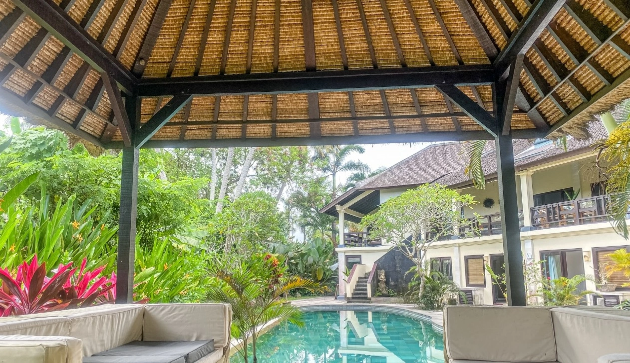Villa Tumbak Bayuh–5 Bedroom Villa with Expansive Garden & Pool in Tumbak Bayuh, 5-bed villa for rent in Pererenan – photo 7 of 15