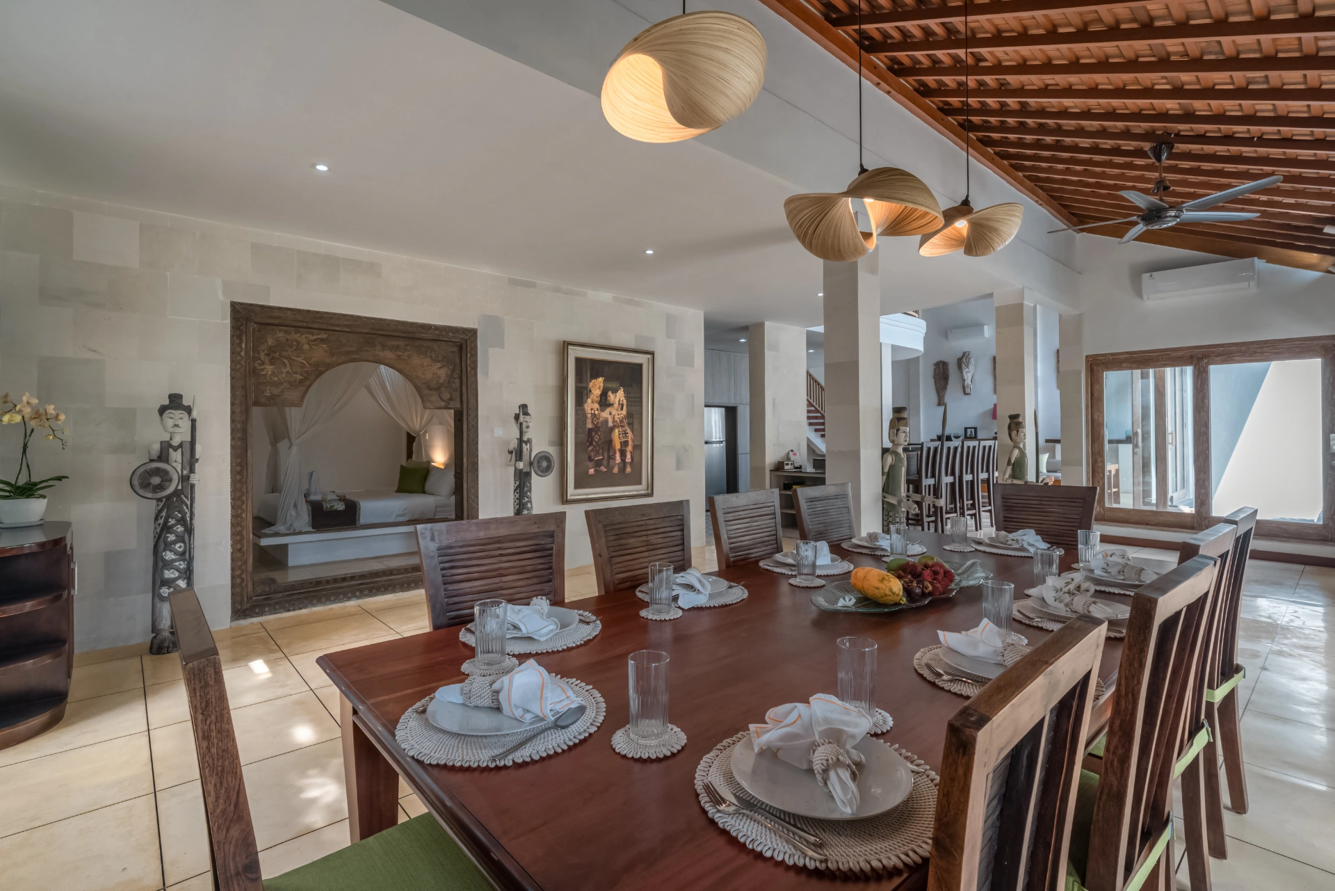 Luxe Balinese Escape: 4BR Villa in Seminyak, 4-bed villa for rent in Seminyak – photo 12 of 15