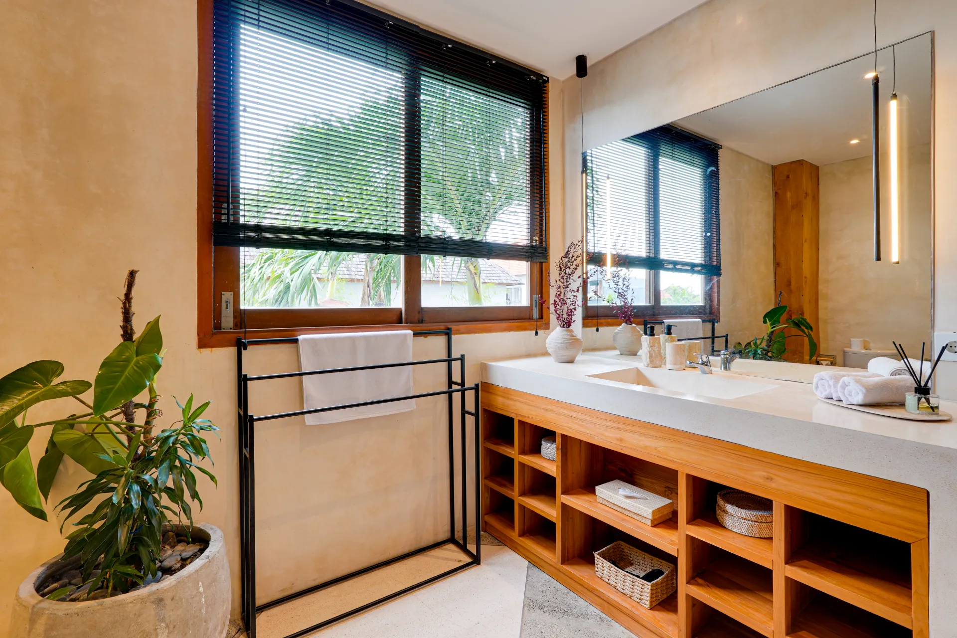 Stylish 2BR Canggu Apartment near Berawa Beach, 2-bed villa for rent in Canggu – photo 14 of 15