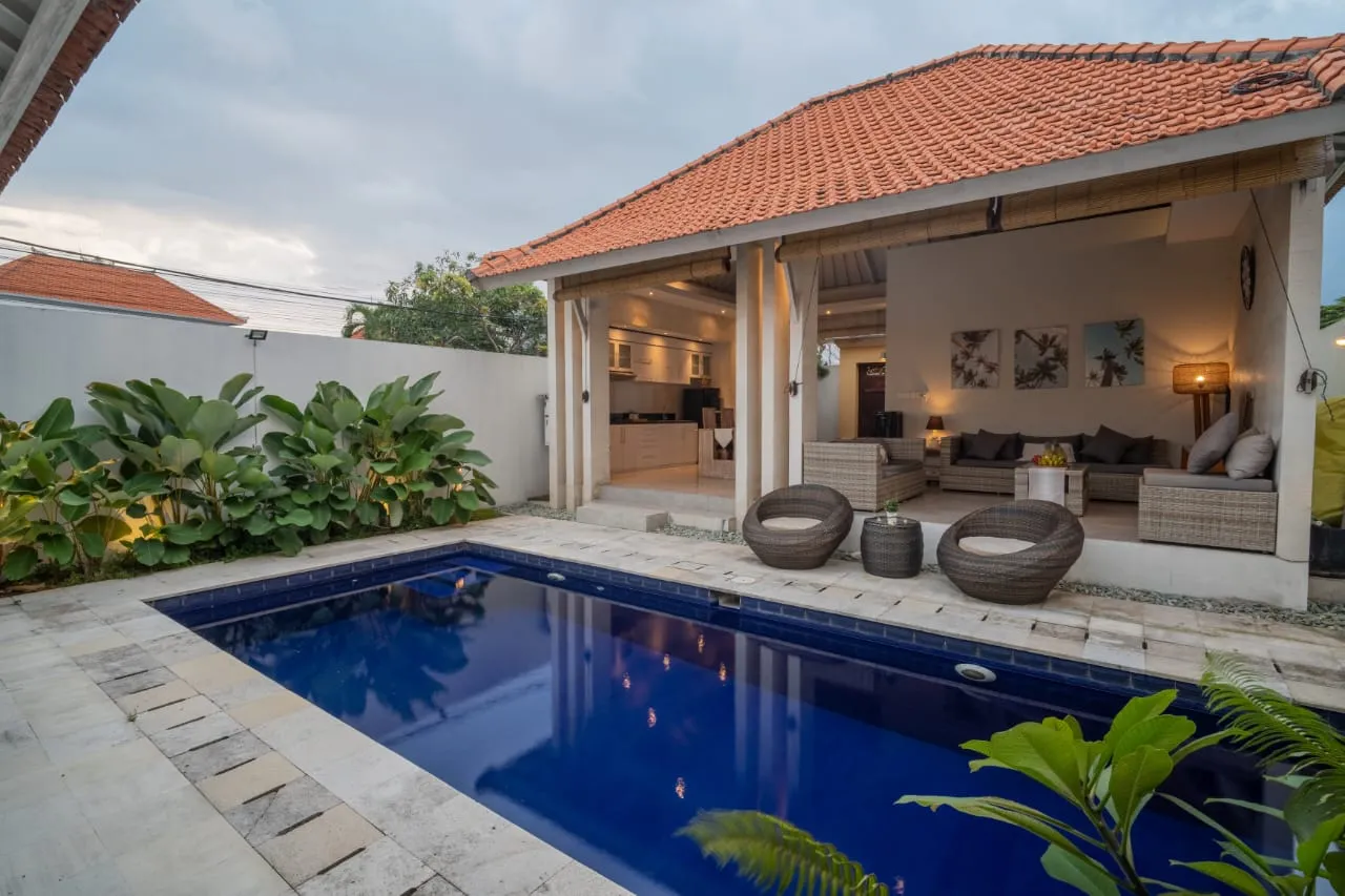 Serene Bumbak Villa with Private Pool | 5 mins to Canggu, 3-bed villa for rent in Seminyak – photo 4 of 15
