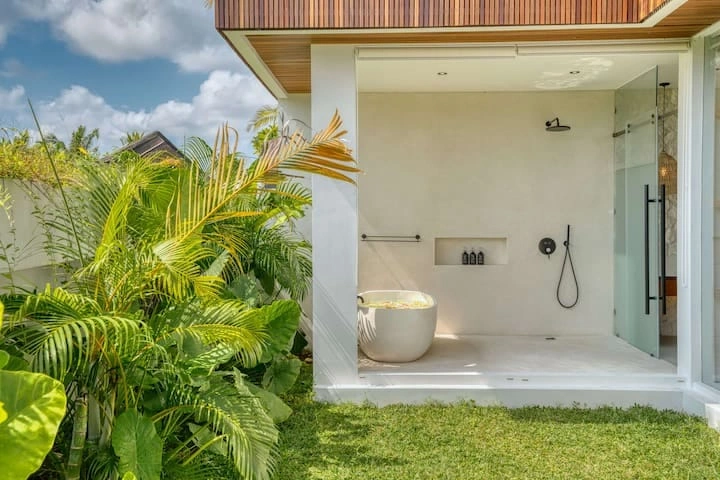 Villa For Rent 5 Bed In Tumbak Bayuh,Badung Bali, 5-bed villa for rent in Pererenan – photo 12 of 15
