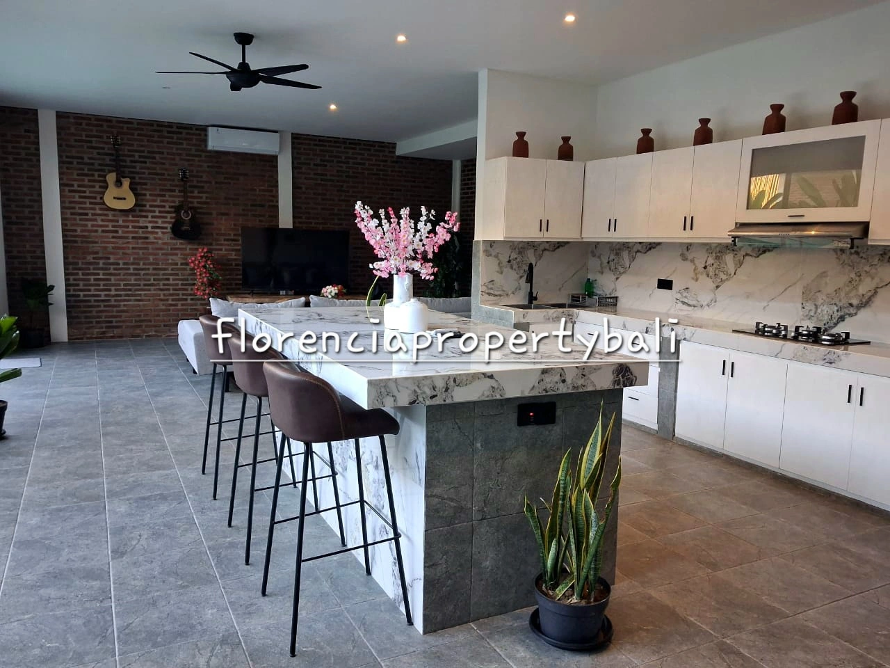 Kerobokan Villa – Your Comfortable Modern Home in Merta Sari, 4-bed villa for rent in Canggu – photo 8 of 15