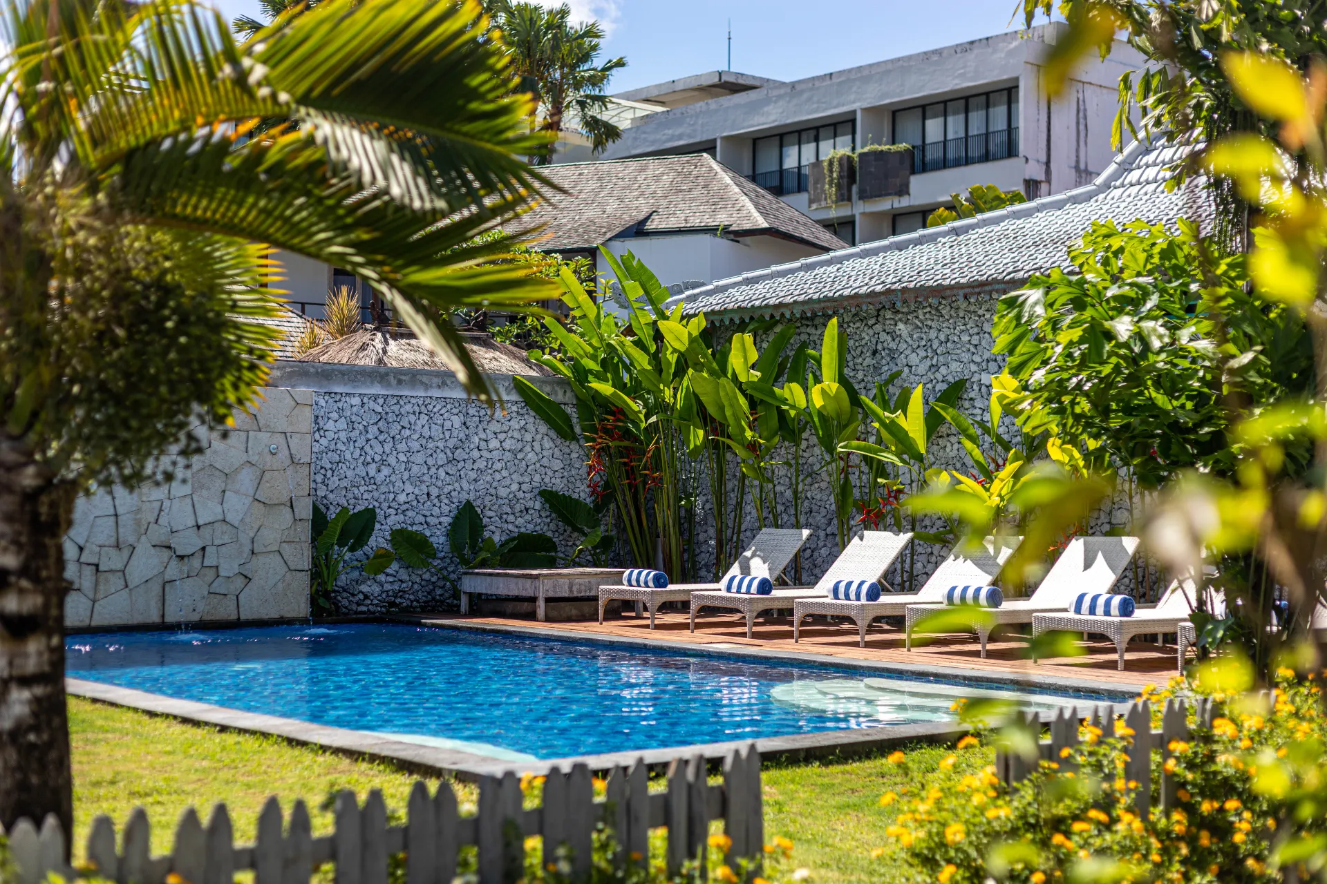 Charming 1BR Garden Villa w/ Pool, Balcony & Jacuzzi, 1-bed villa for rent in Canggu – photo 7 of 9