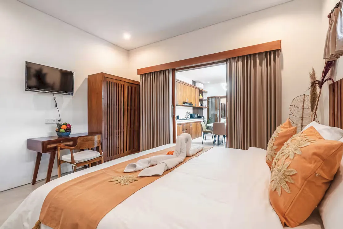 Silk Lodge - Modern 3-Bedroom Villa with Private Pool in Prime Berawa Location, 3-bed villa for rent in Canggu – photo 12 of 15