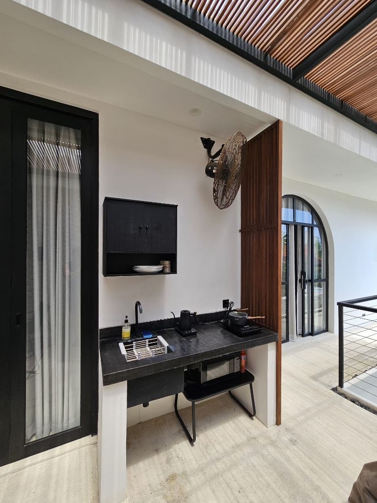 Rental Villa 4-Bedrooms Monthly & Yearly Close to Batu Bolong Beach, Bali, 4-bed villa for rent in Canggu – photo 14 of 15