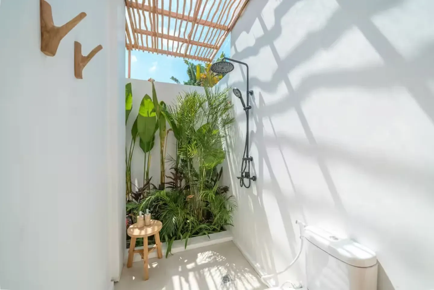 3 Bedrooms Villa in Canggu, 3-bed villa for rent in Canggu – photo 14 of 15