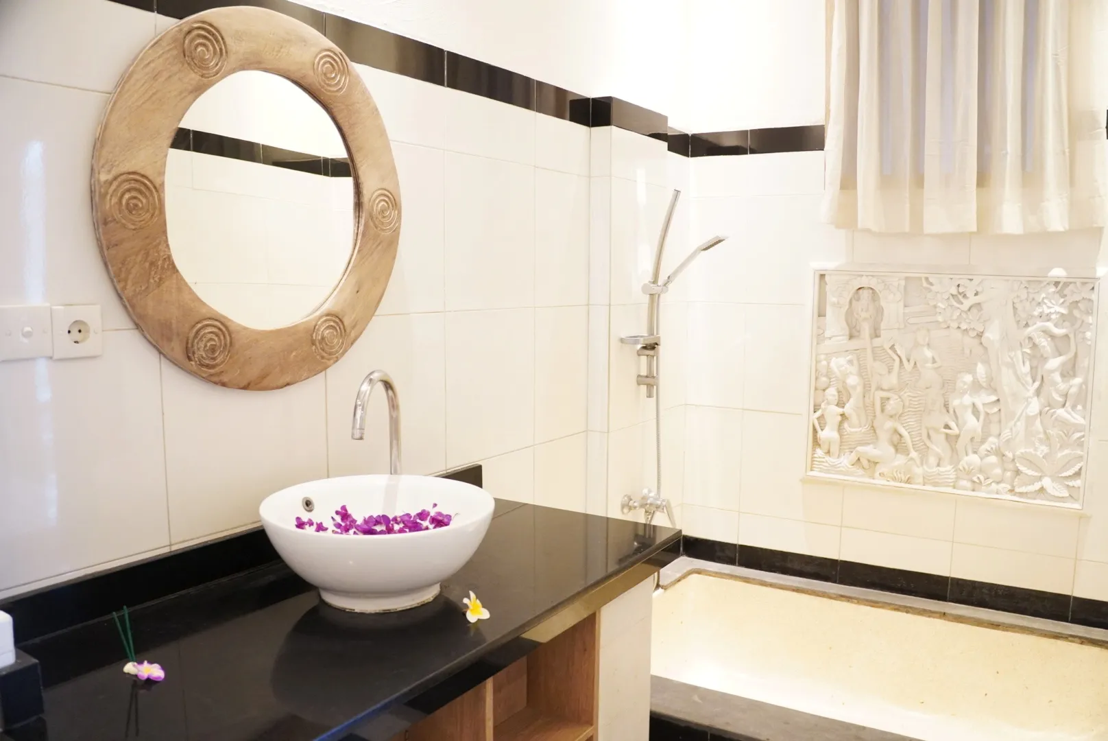 Villa For Rent 3 Bed In Seminyak,Badung Bali, 3-bed villa for rent in Seminyak – photo 2 of 15