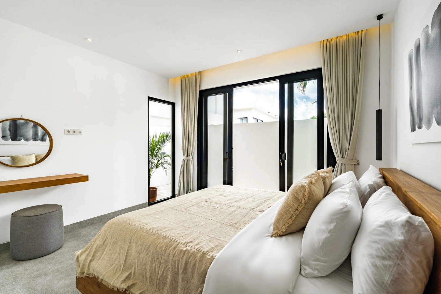 4 beds - Pool Villa Oasis - Canggu / Seminyak, 4-bed villa for rent in Canggu – photo 3 of 15