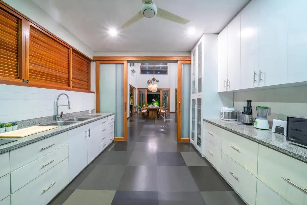 4BR Villa in Canggu, 4-bed villa for rent in Canggu – photo 12 of 15