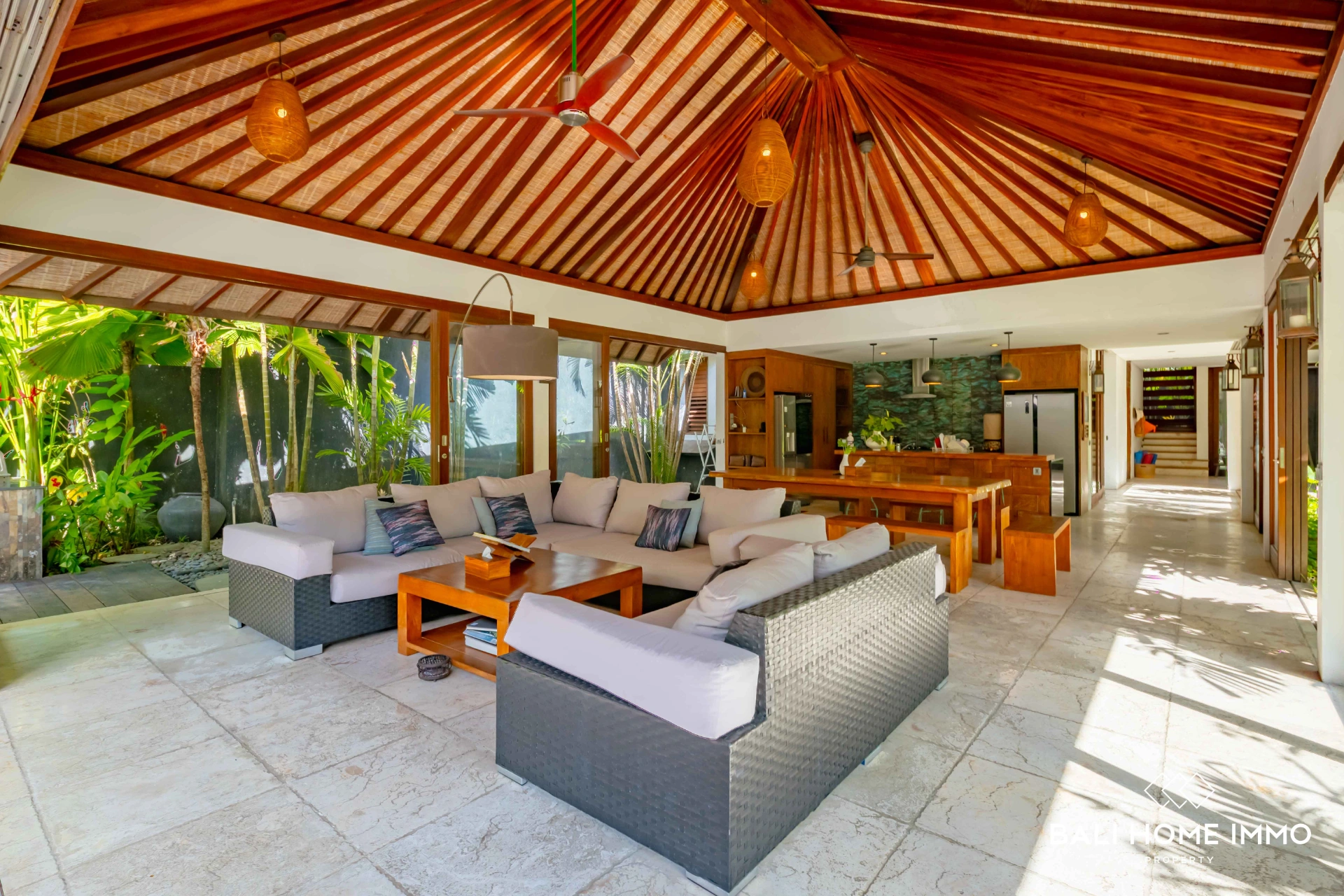 Expansive 4 Bedrooms for Rent & Sale - Walk Distance to Jimbaran Beach, 4-bed villa for rent in Uluwatu – photo 7 of 15