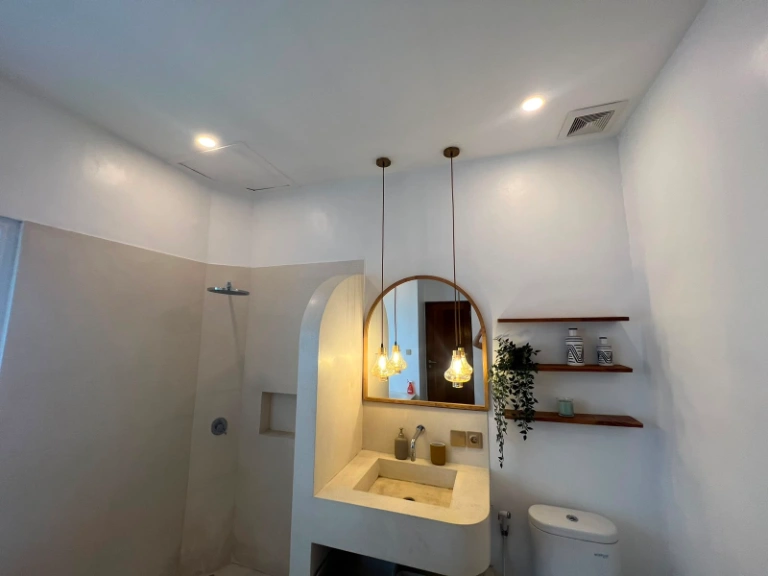 Modern 1BR Villa w/ Private Pool and Rooftop Lounge, 1-bed villa for rent in Kuta – photo 14 of 15