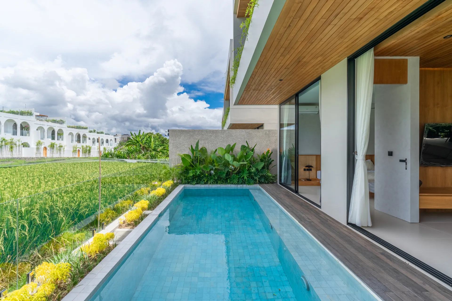The Jewel - Brand New 3 Bedroom Modern Luxury Villa with Rice Field View, 3-bed villa for rent in Pererenan – photo 3 of 15
