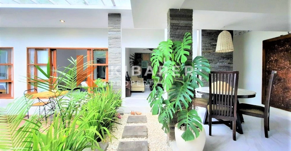 Beautiful Three Bedrooms Open Living Villa In Jimbaran, 3-bed villa for rent in Uluwatu – photo 10 of 11