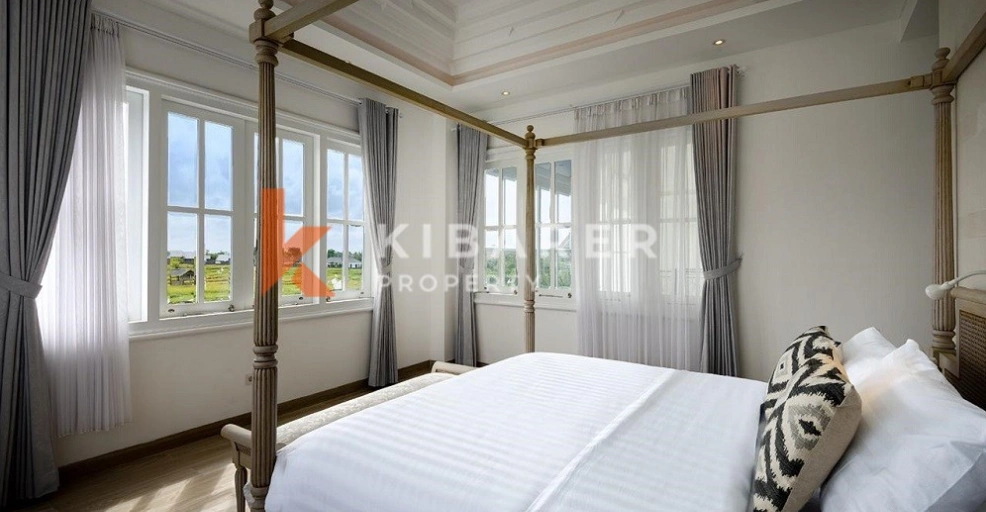 Elegant Four Bedroom Colonial Villa in the Heart of Berawa, 4-bed villa for rent in Canggu – photo 8 of 12