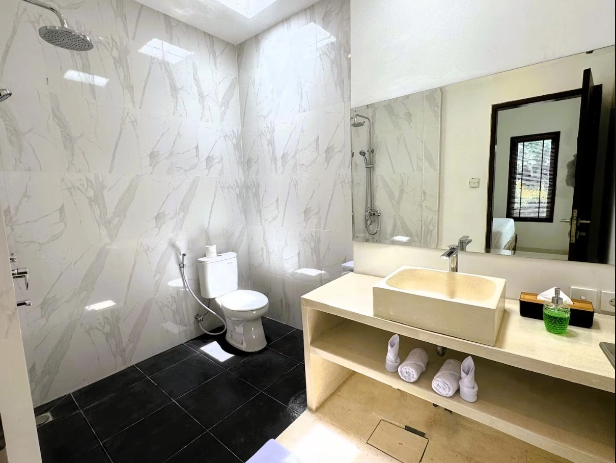 4BR Villa for Rent at Batubolong, Canggu, 4-bed villa for rent in Canggu – photo 7 of 12