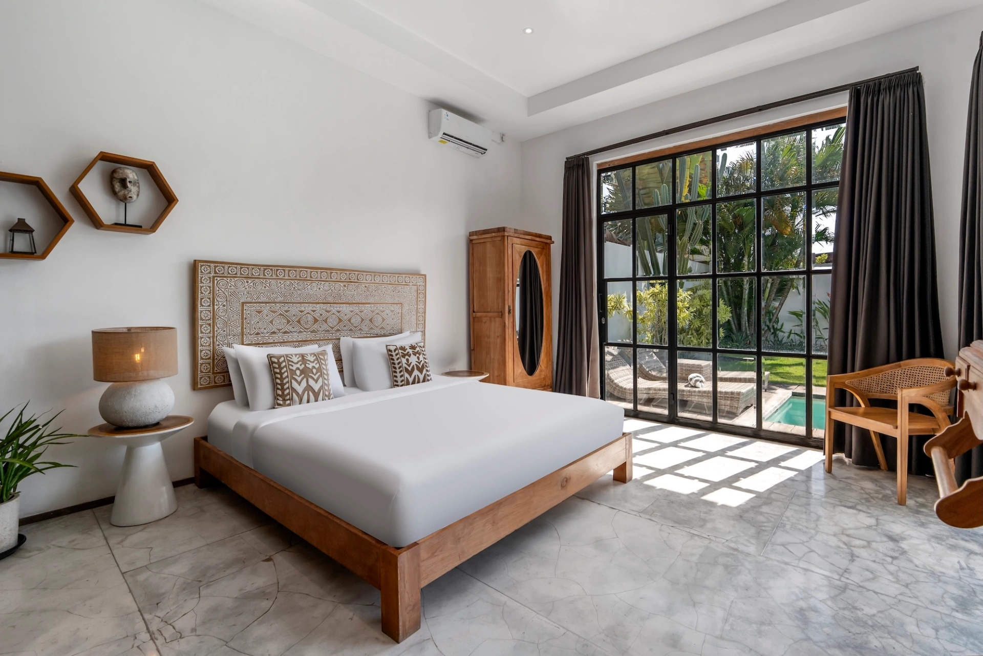 Villa Maje - Loft Style 3BDR Villa with Private Pool in Batubelig Seminyak, 3-bed villa for rent in Seminyak – photo 11 of 15