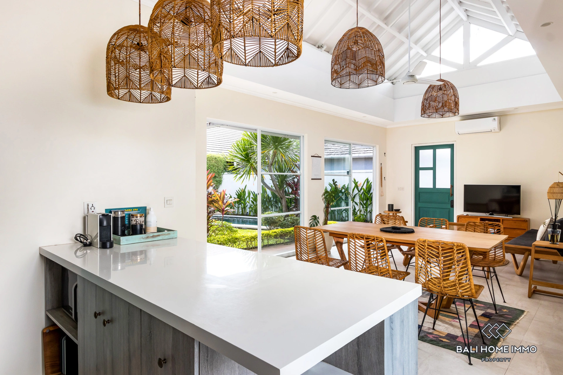 3 Bedroom Minimalist Family Villa For Rent Monthly in Berawa, 3-bed villa for rent in Canggu – photo 7 of 13
