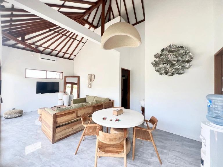 Cute 2-bedroom Villa in Berawa – Beach Side & Good Location for Yearly Rental, 2-bed villa for rent in Canggu – photo 4 of 15