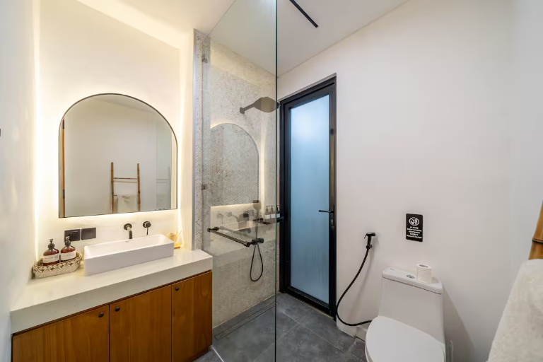 NEW 7BDR BEACH residence - Canggu Batu bolong - 5 star service, 7-bed villa for rent in Canggu – photo 13 of 15
