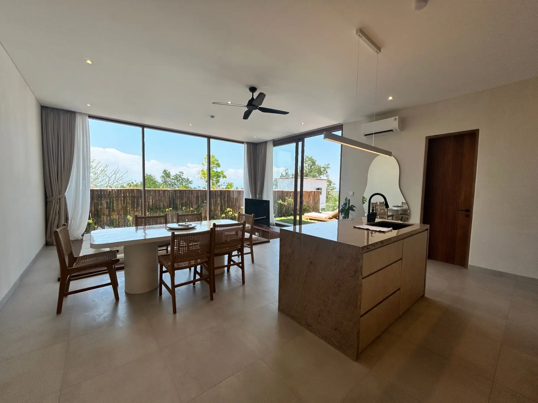 Modern 2BR Villa w/ Ocean Views and Private Pool, 2-bed villa for rent in Uluwatu – photo 4 of 15