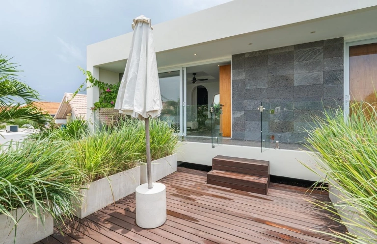 Luxury 3BR Villa with Pool, Sauna & Garden | Villa Manaaki, 3-bed villa for rent in Canggu – photo 7 of 15