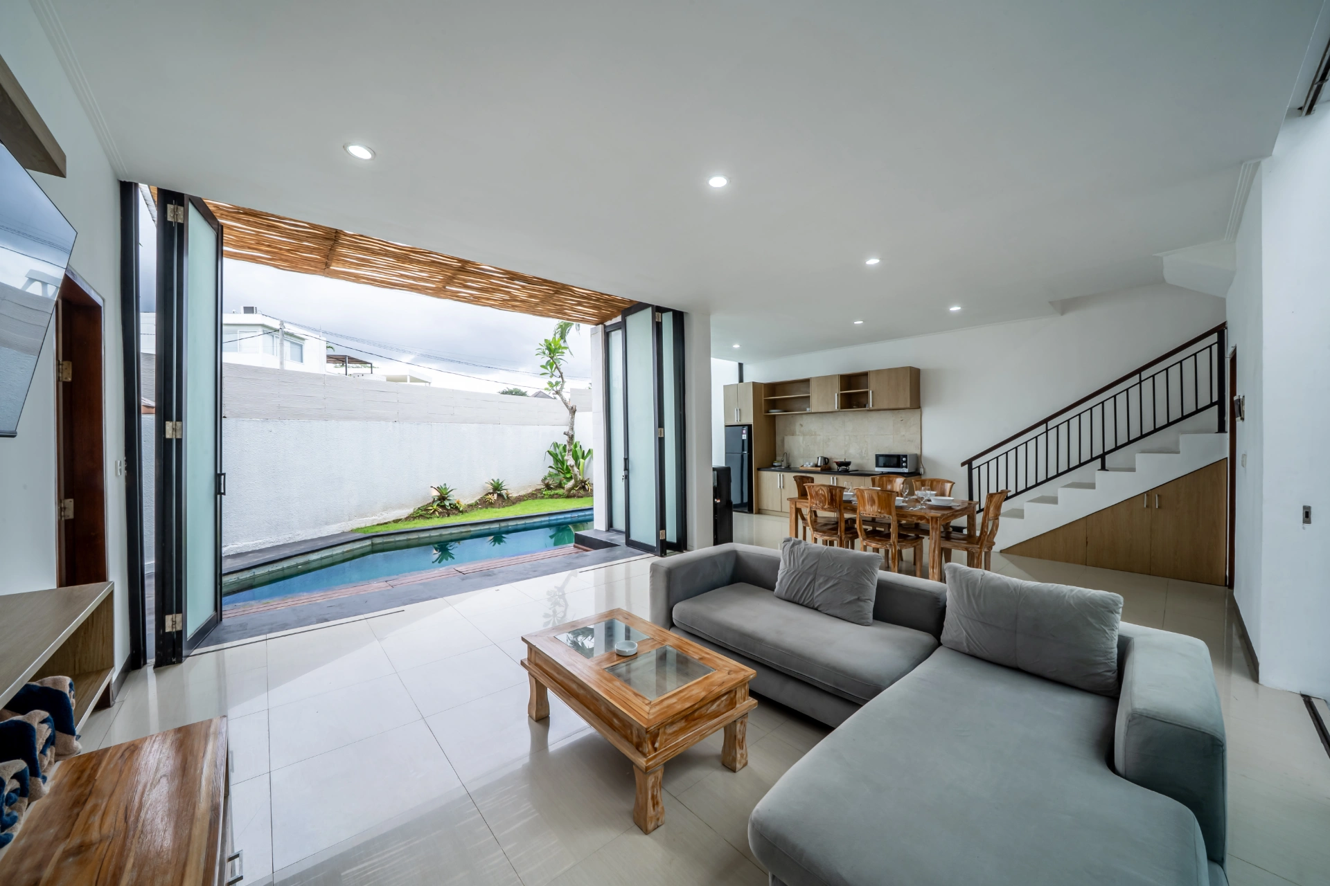 Villa Dewi - Contemporary 3 bedroom villa in peaceful area of Tumbak Bayuh, 3-bed villa for rent in Pererenan – photo 3 of 15