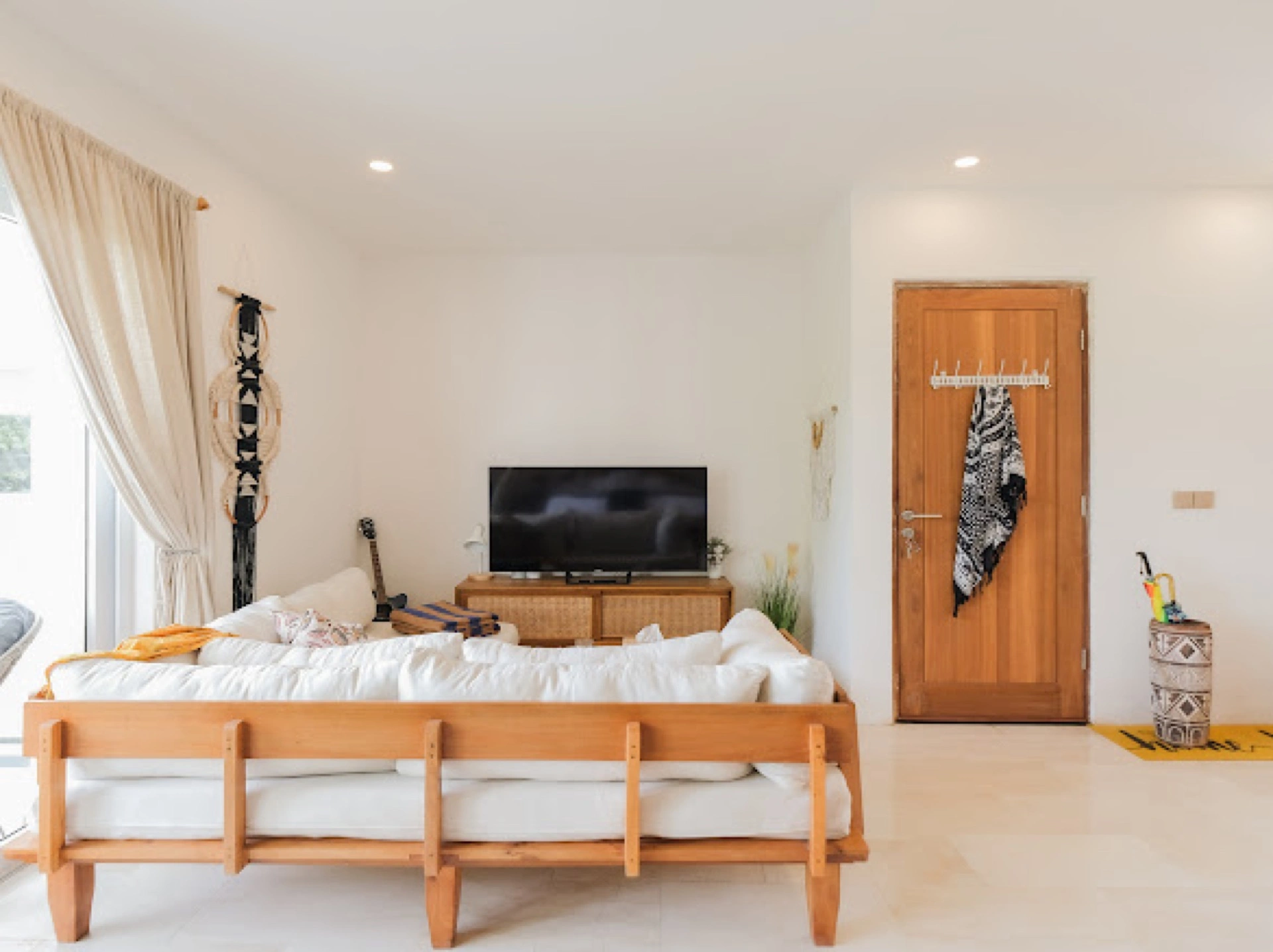 Bright 1BR Apartment w/ Shared Pool, 1-bed villa for rent in Kuta – photo 2 of 15