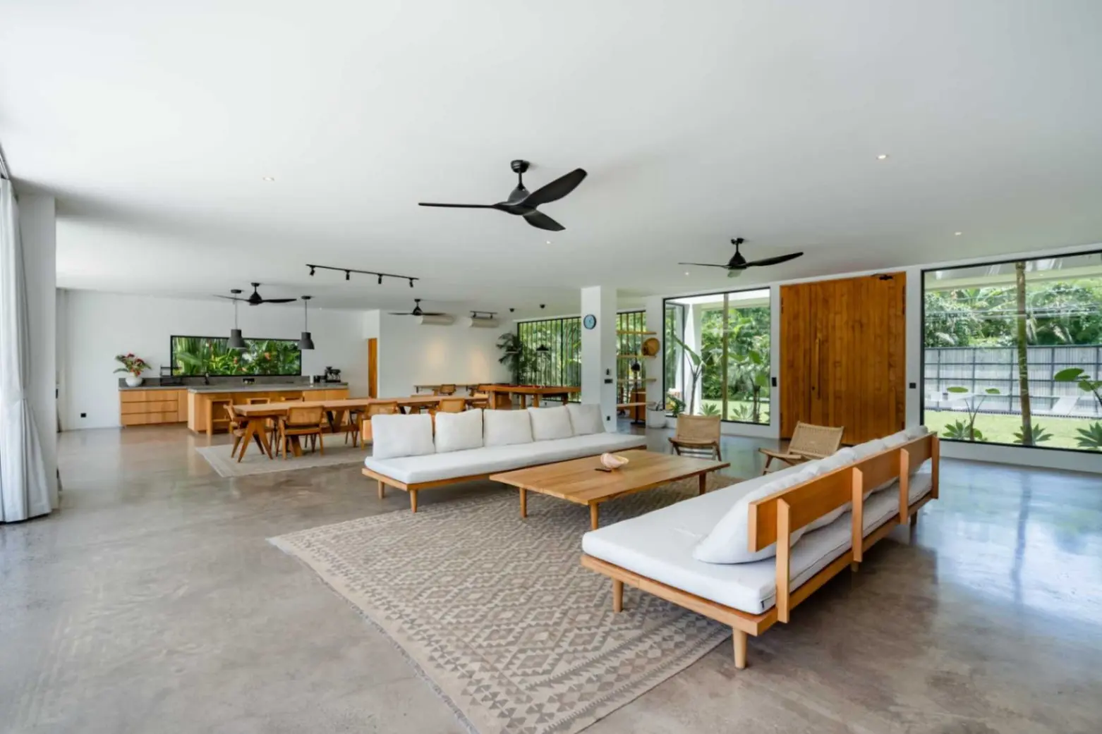 4-Bedroom Villa with Spacious Garden and Mount Agung Vista in Kaba-Kaba, 4-bed villa for rent in Tabanan – photo 3 of 15