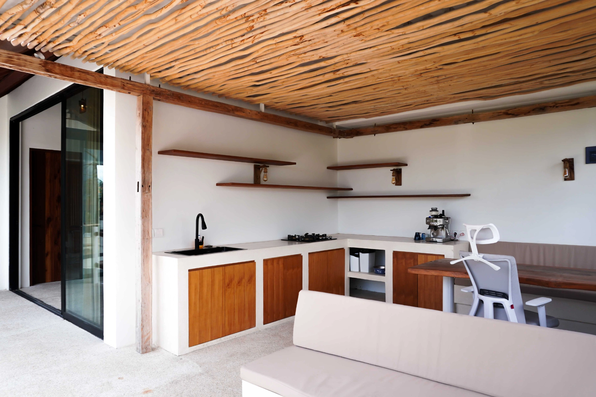 3BR Villa with Ricefield-View Office in Kaba-Kaba, 3-bed villa for rent in Tabanan – photo 3 of 15