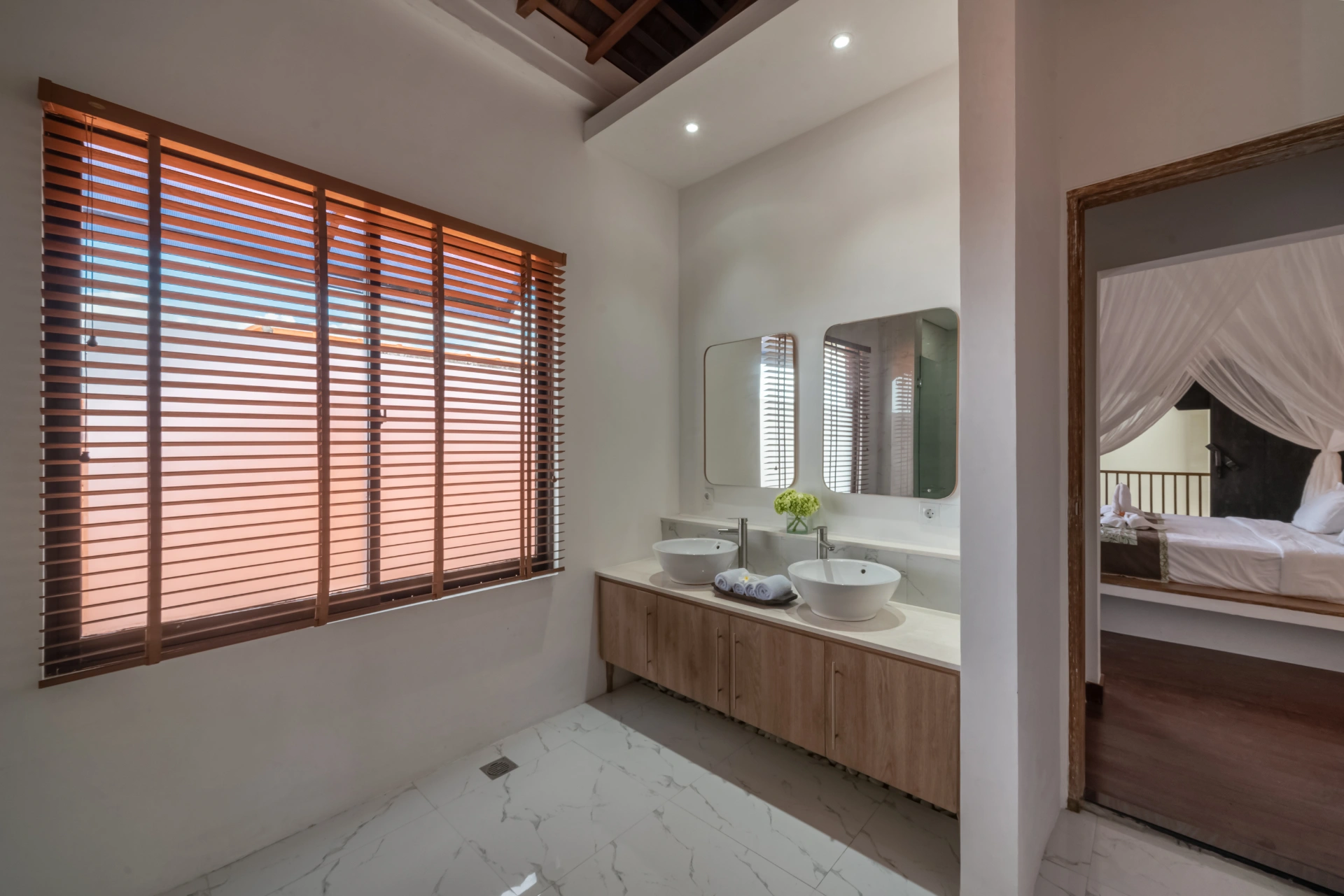 Luxe Balinese Escape: 4BR Villa in Seminyak, 4-bed villa for rent in Seminyak – photo 7 of 15