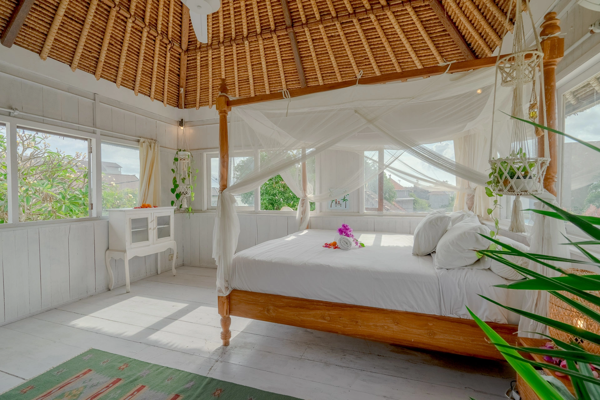 Charming 2-BR Villa 300 Meters From the Beach, 2-bed villa for rent in Canggu – photo 7 of 15