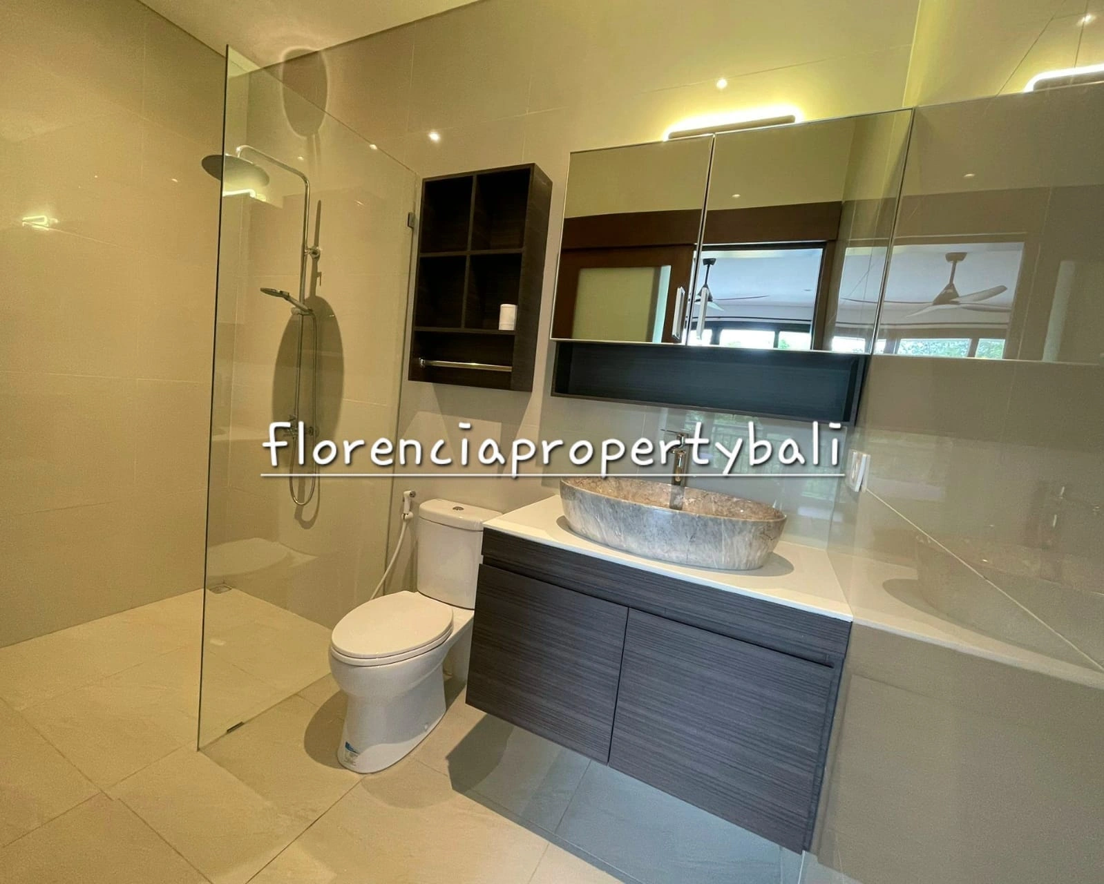 Kerobokan Villa | Modern 2 Bedroom for Yearly and Monthly Rental, 2-bed villa for rent in Canggu – photo 13 of 14