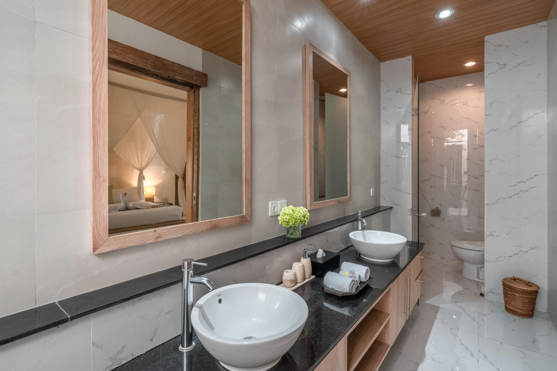 Luxe Balinese Escape: 4BR Villa in Seminyak, 4-bed villa for rent in Seminyak – photo 8 of 15