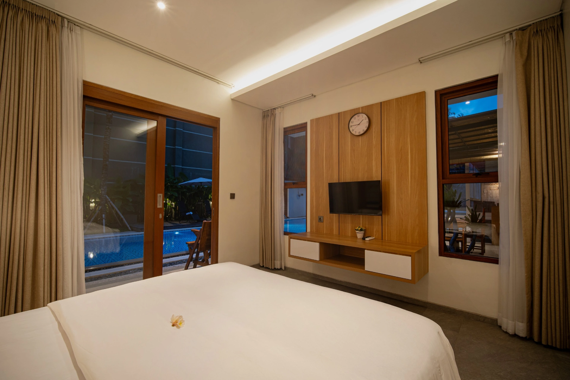 4 bedroom villa in sanur with large pool, 4-bed villa for rent in Sanur – photo 7 of 15