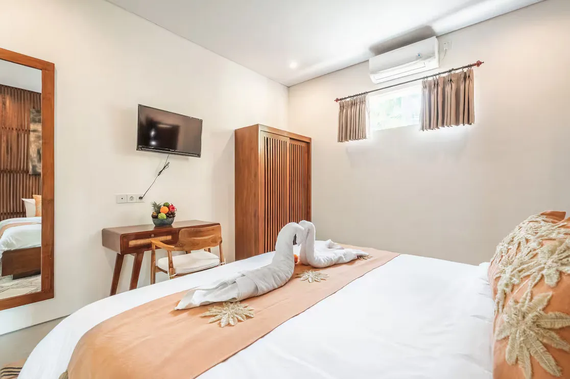 Silk Lodge - Modern 3-Bedroom Villa with Private Pool in Prime Berawa Location, 3-bed villa for rent in Canggu – photo 4 of 15
