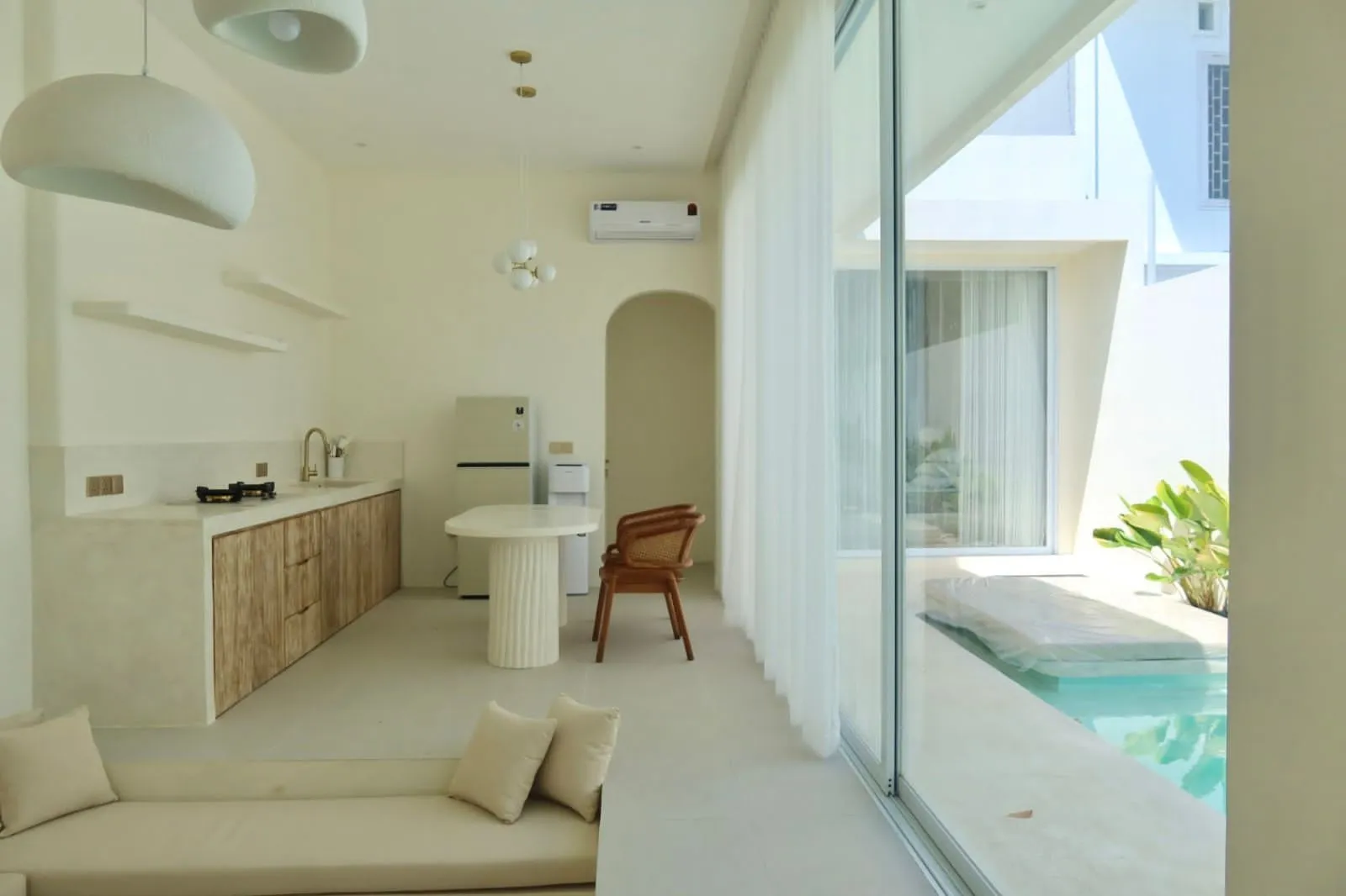 Villa For Rent 2 Bed In Kerobokan Kelod,Bali, 2-bed villa for rent in Canggu – photo 2 of 15