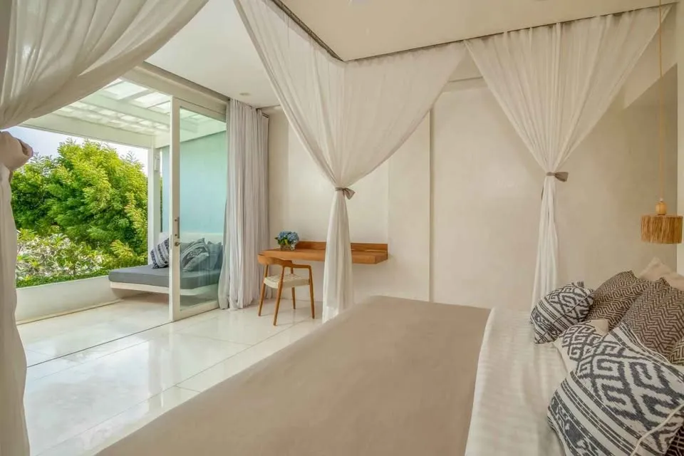 Luxury 5-Bedroom Ocean View Villa – Batu Belig, 5-bed villa for rent in Canggu – photo 7 of 11