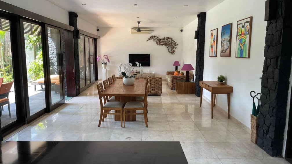 4BR Villa with Big Garden at Umalas for Annual Rental with Monthly Payment., 4-bed villa for rent in Canggu – photo 2 of 15