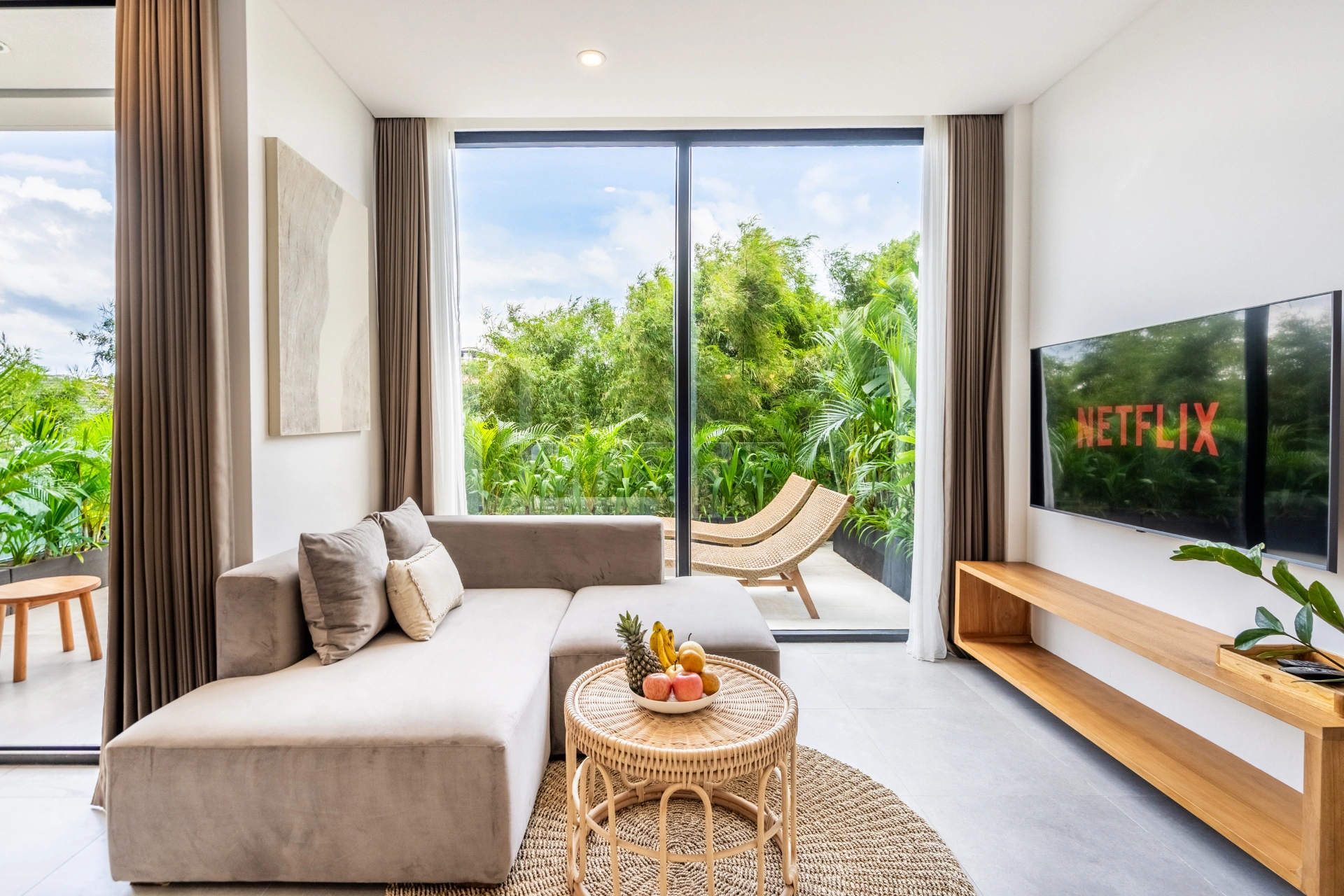 Sunny Muse Balcony - 1 Bedroom Suite with Terrace, 1-bed villa for rent in Canggu – photo 6 of 15