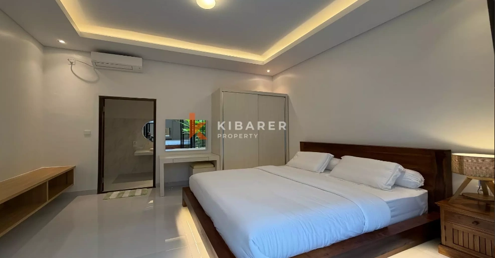 Minimalist Modern Two-Bedrooms Villa with Flexible Living in Kerobokan, 2-bed villa for rent in Seminyak – photo 9 of 14
