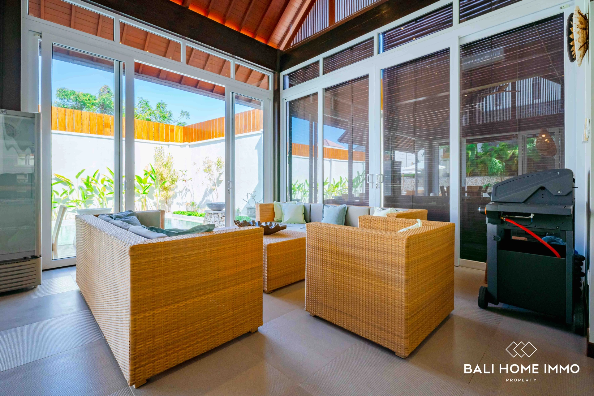 Spacious 4 Bedrooms Villa for Rent in Uluwatu, 4-bed villa for rent in Uluwatu – photo 14 of 15