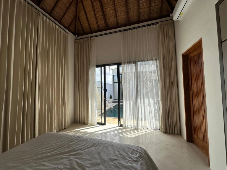 An - for Rent Modern White Villa in Kutuh near Gunung Payung Beach, 3-bed villa for rent in Uluwatu – photo 3 of 15