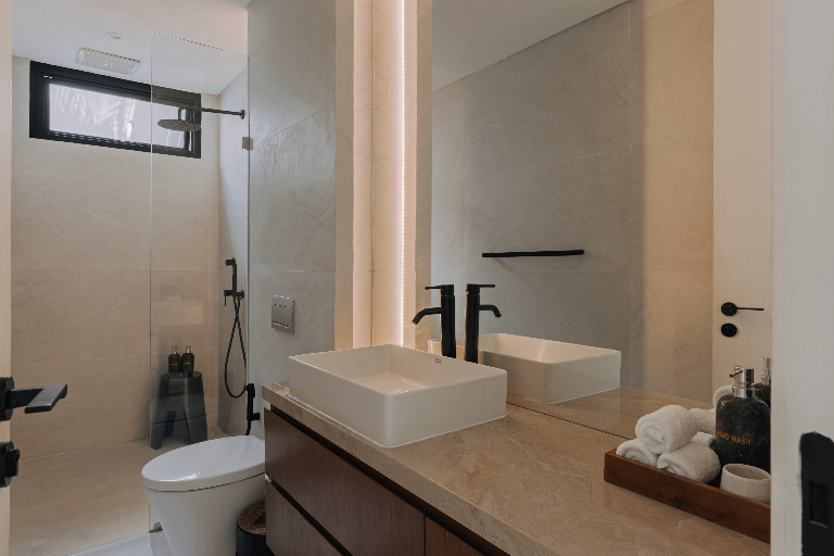 Hidden DESIGNER Loft I 750m to beach I Rooftop and BBQ, 3-bed villa for rent in Canggu – photo 14 of 15