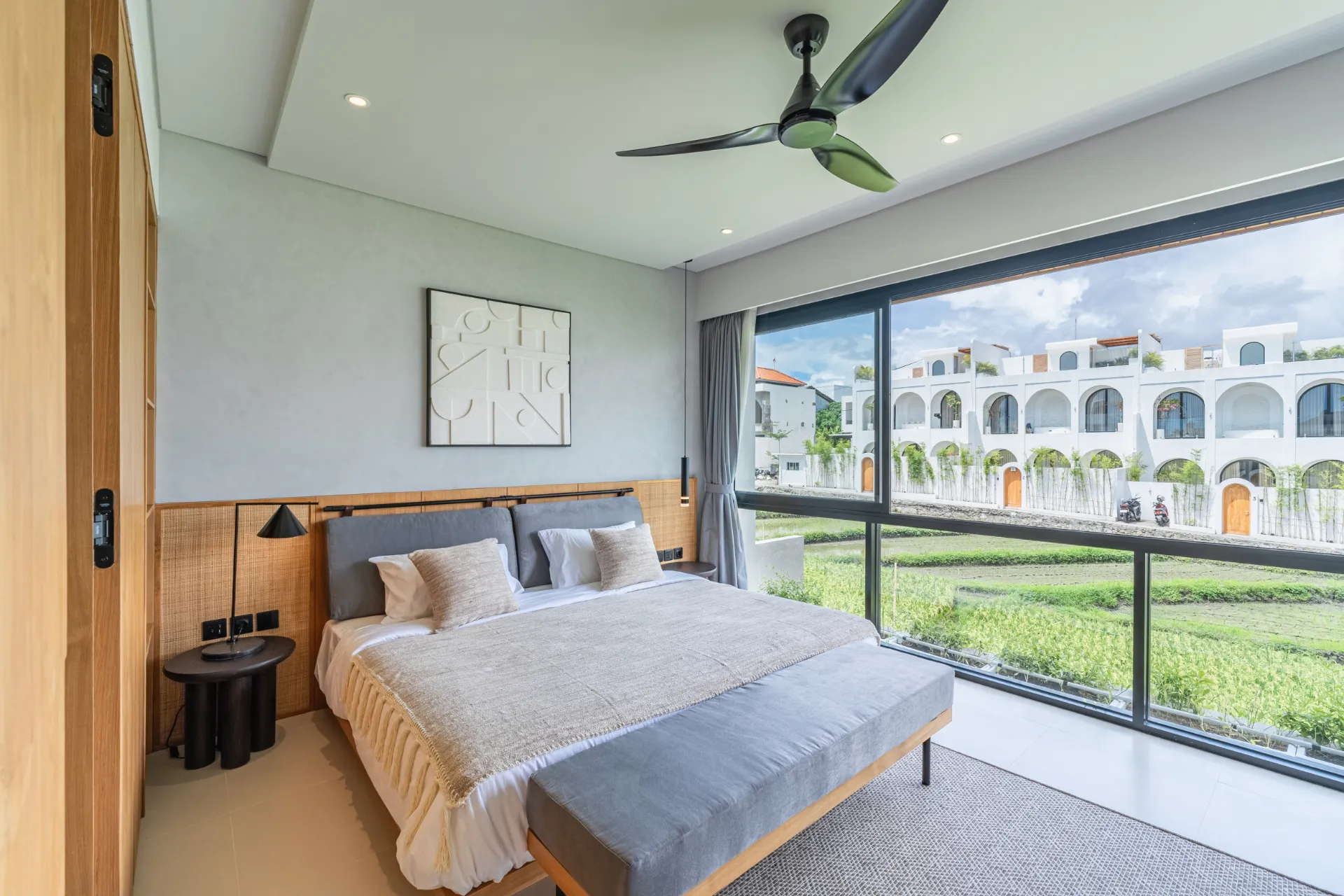 The Jewel - Brand New 3 Bedroom Modern Luxury Villa with Rice Field View, 3-bed villa for rent in Pererenan – photo 8 of 15